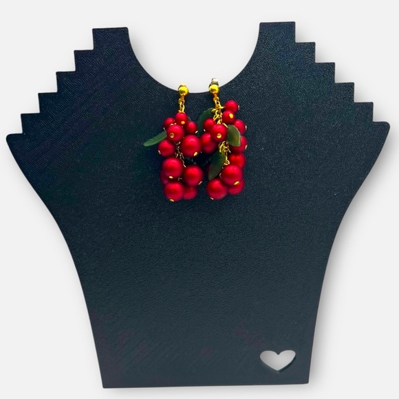 Avon "Happy Holly Days" Drop and Dangle Earrings. 1991 Book Piece - Picture 1 of 1